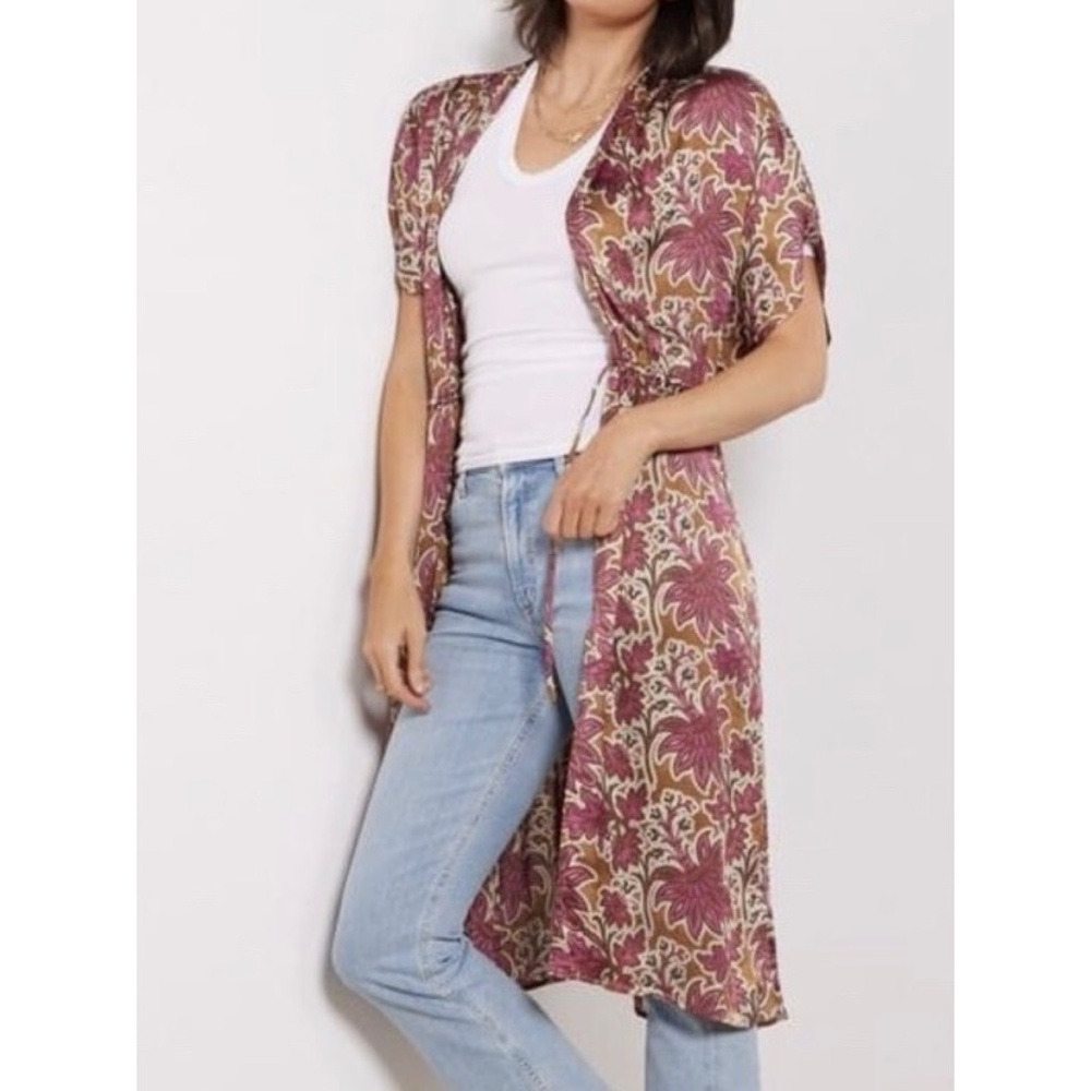 NWT Evereve “Toni Wrap” magenta floral print short sleeve duster (XS/S)